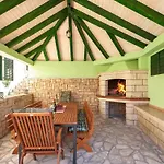 Melanie - Five Bedroom House Blato (Korcula)