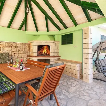 Melanie - Five Bedroom House Σπίτι διακοπών