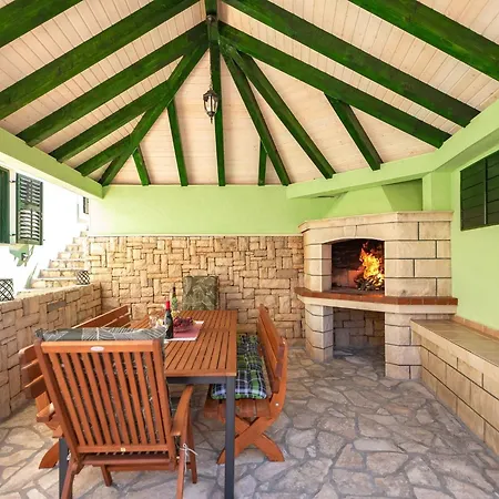 Melanie - Five Bedroom House Blato (Korcula)