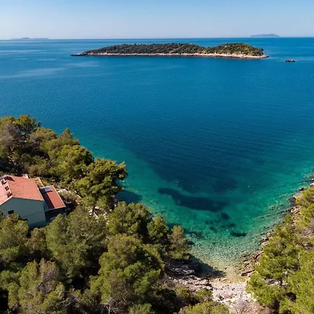 Melanie - Five Bedroom House