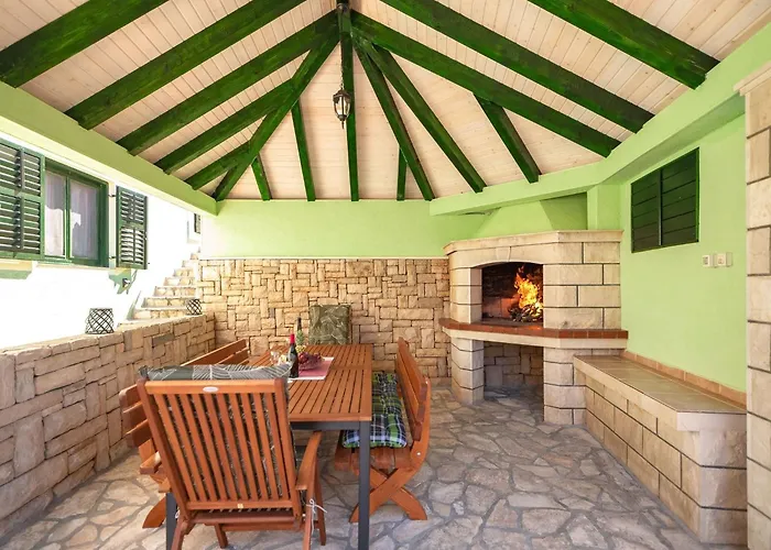 Melanie - Five Bedroom House Blato (Korcula)