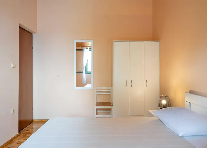 Melanie - Five Bedroom House Vakantiehuis *