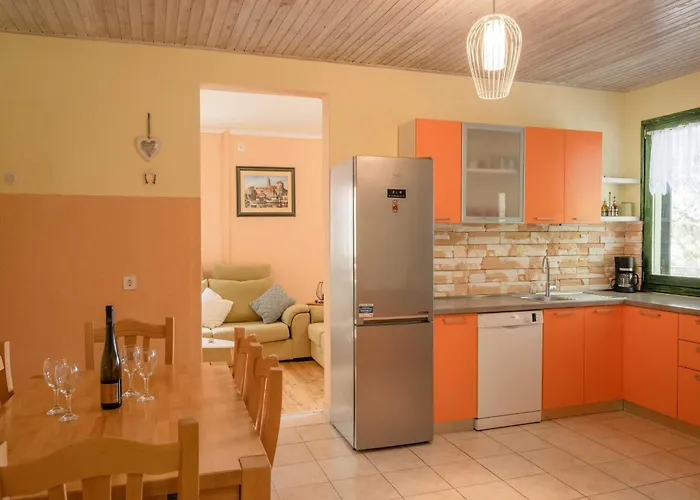 Melanie - Five Bedroom House